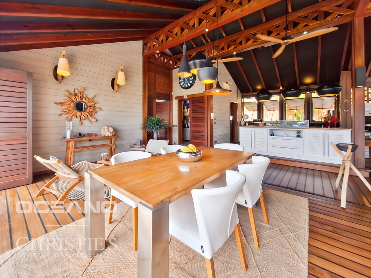 Magnificent sea-view villa + 3 bungalows