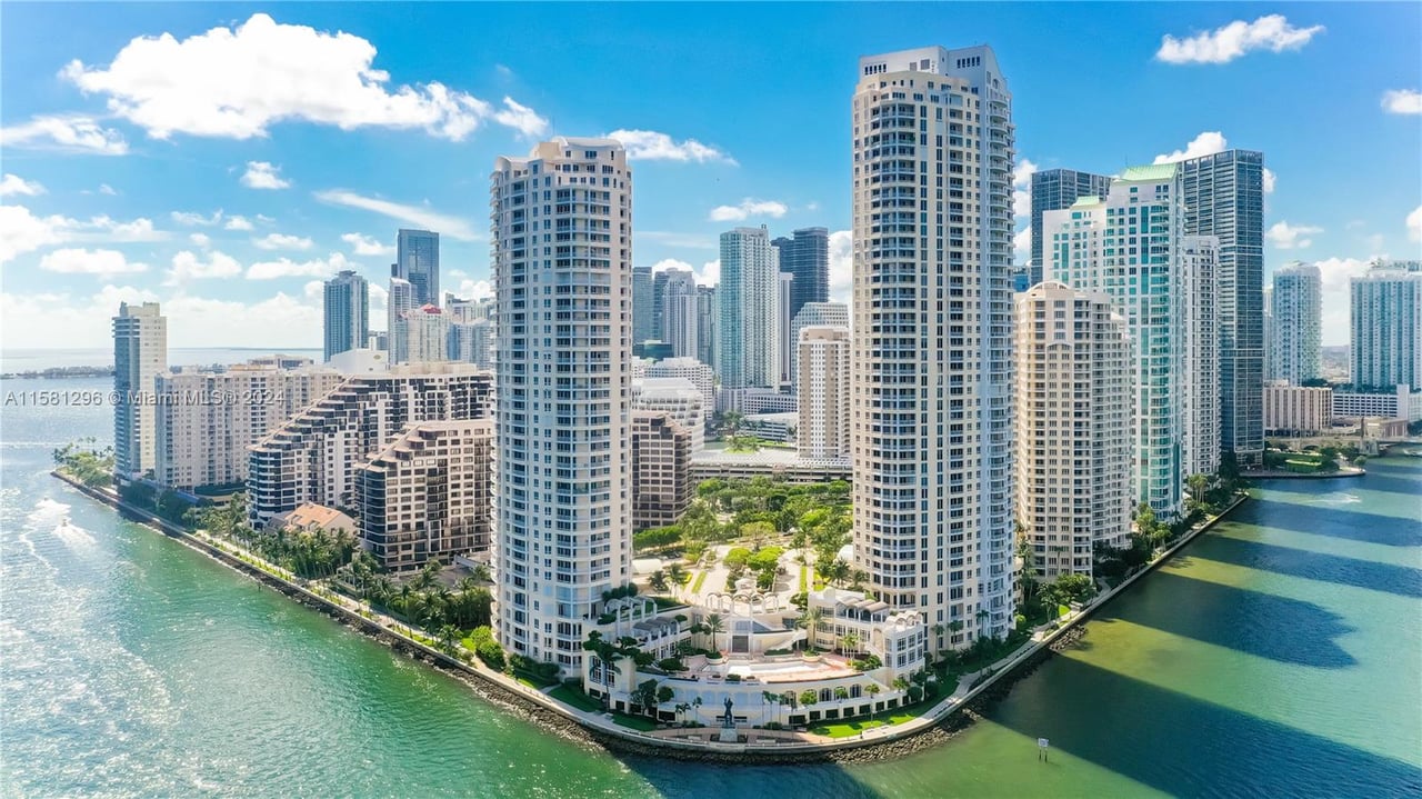 848 Brickell Key Dr Unit 204