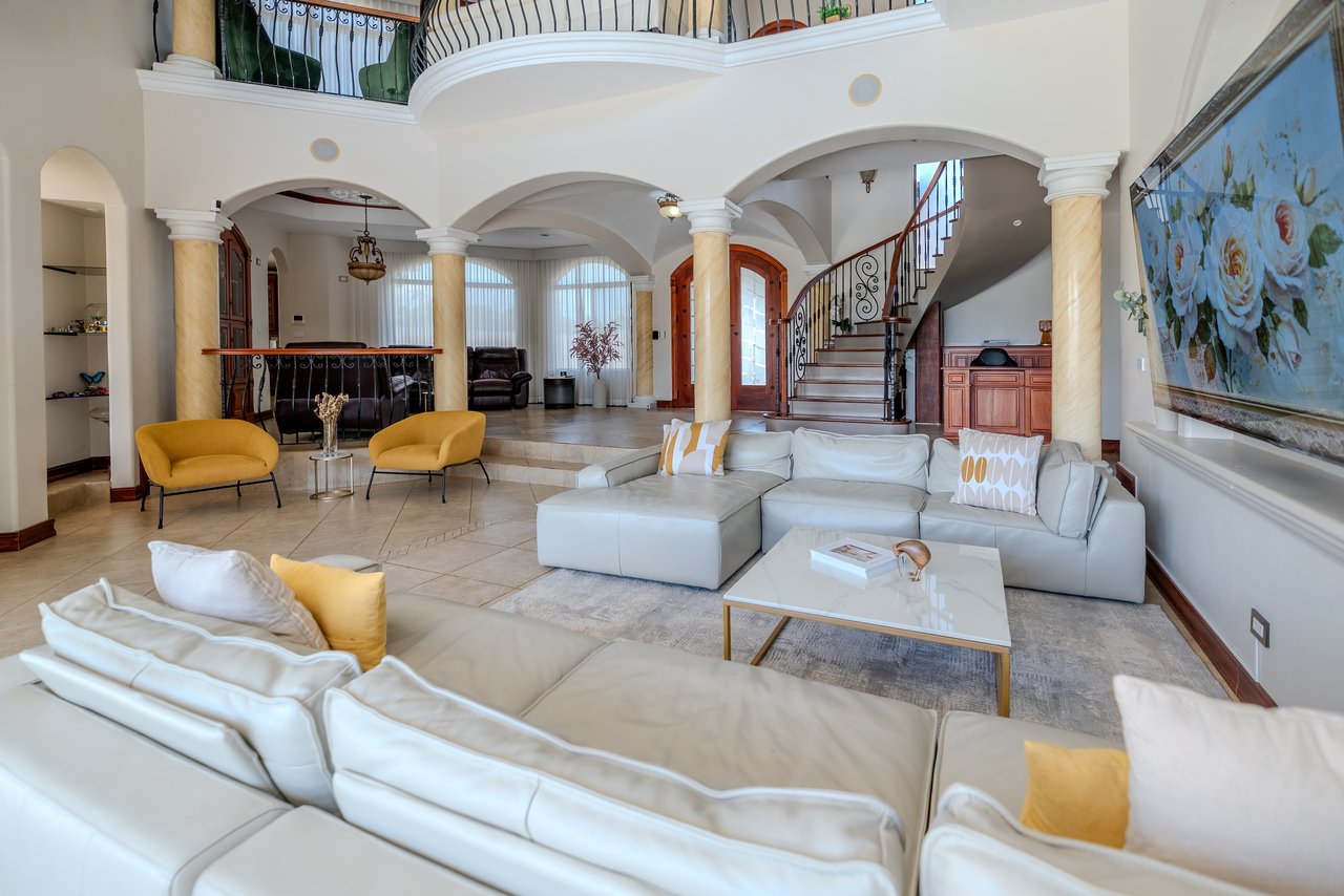 Luxury Home with Pool, Bar Area & Resort-Level Amenities | 5br, 4ba in Perez Zeledon 