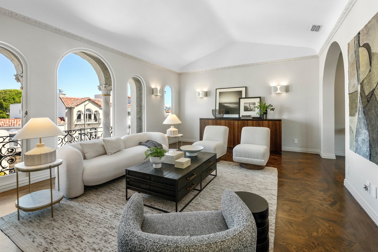 Stylishly Renovated & Palace-Adjacent