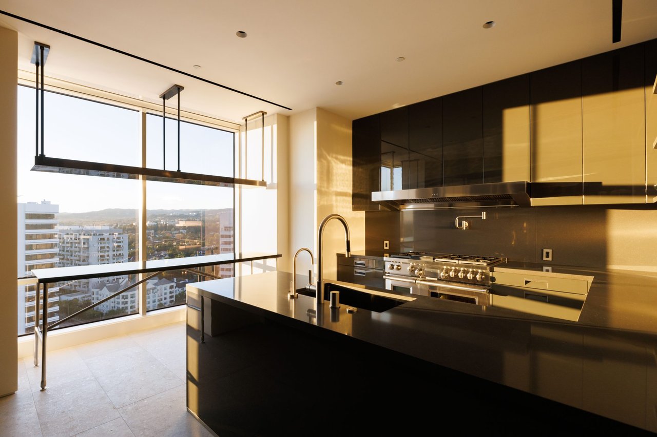 1200 Club View Drive, Penthouse 21