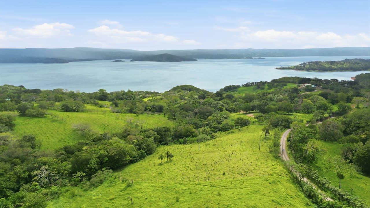 1.9 Acre Lake View Property Arenal - Tilaran 