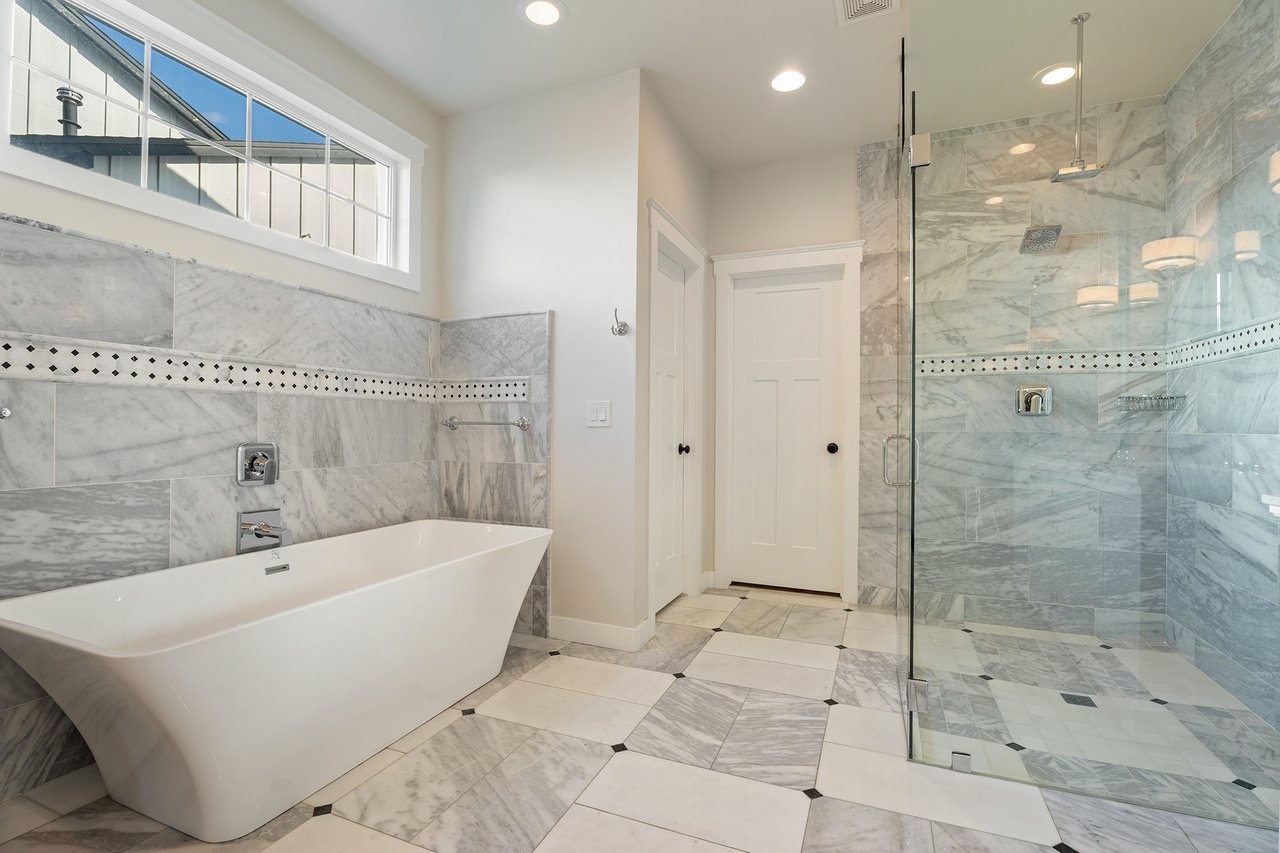 3838 E DEVONSHIRE Avenue