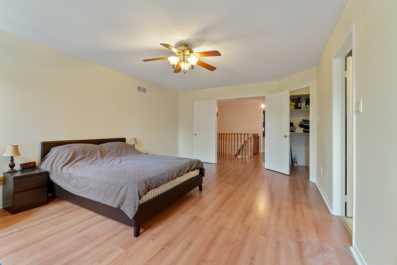28 Thornway Ave
