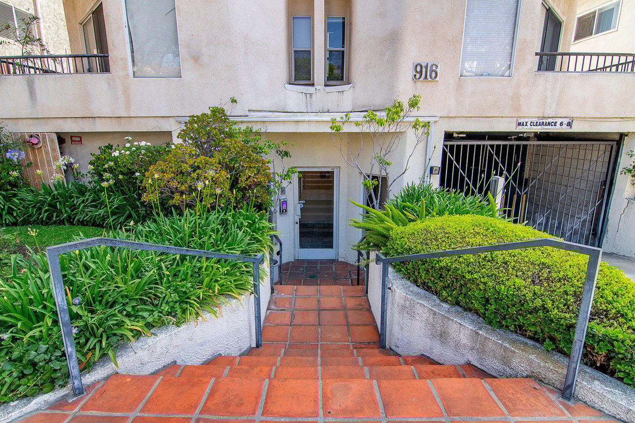 916 S. Shenandoah St. # 1