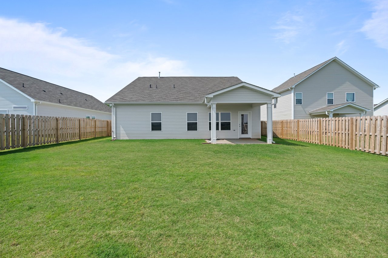 3-Bed, 2-Bath with Bonus Space & Mountain Views