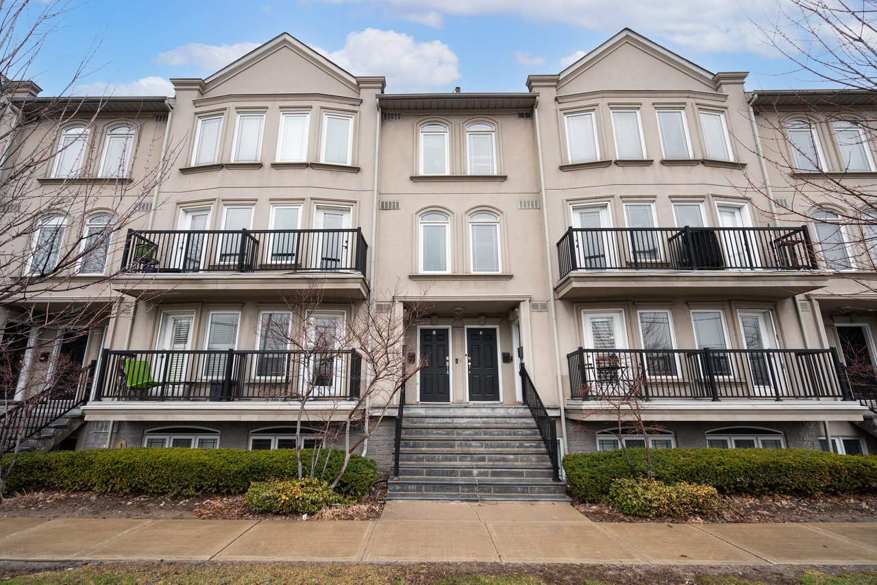 118 Finch Ave W #8