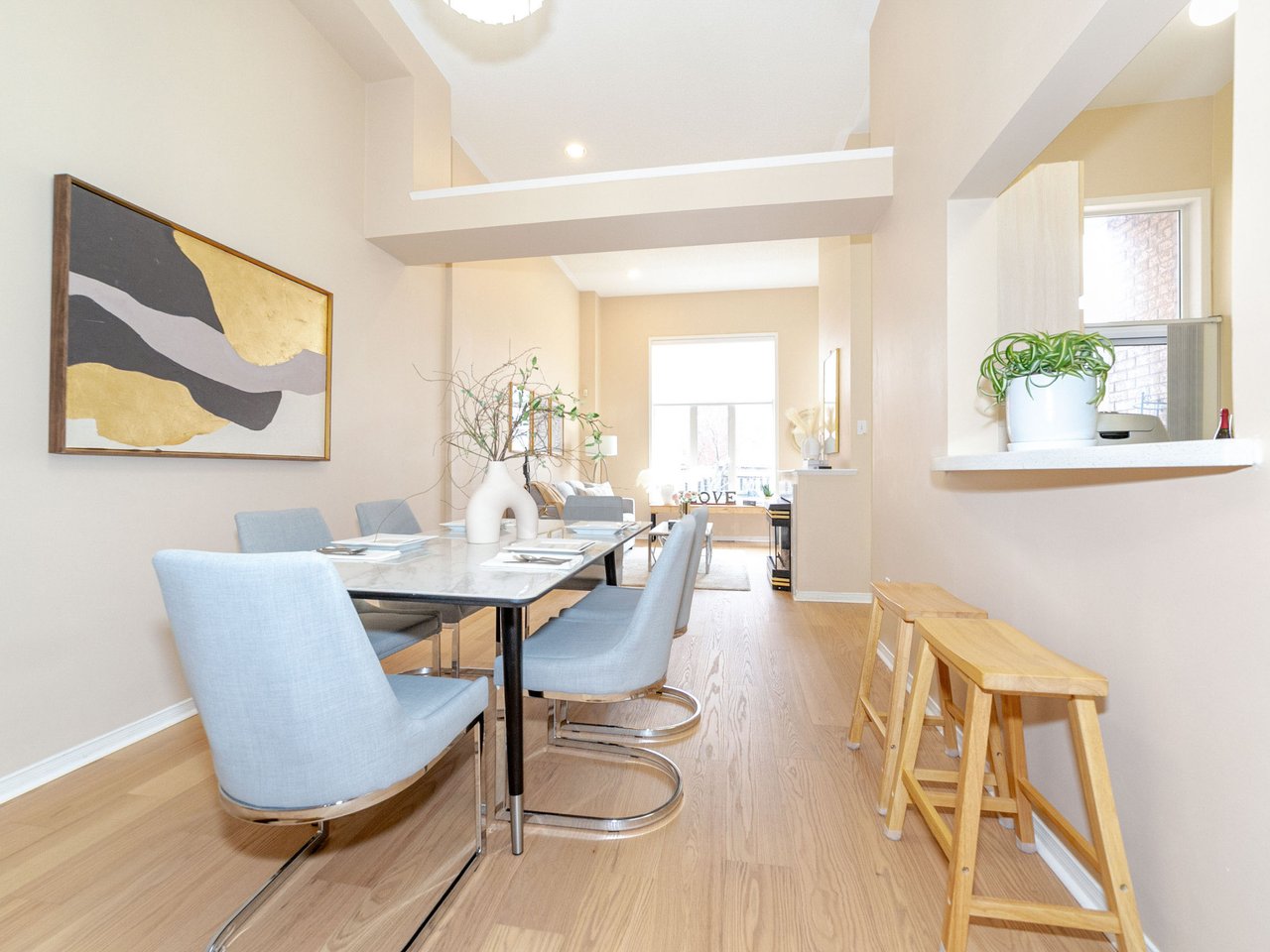 8 Queensway Drive