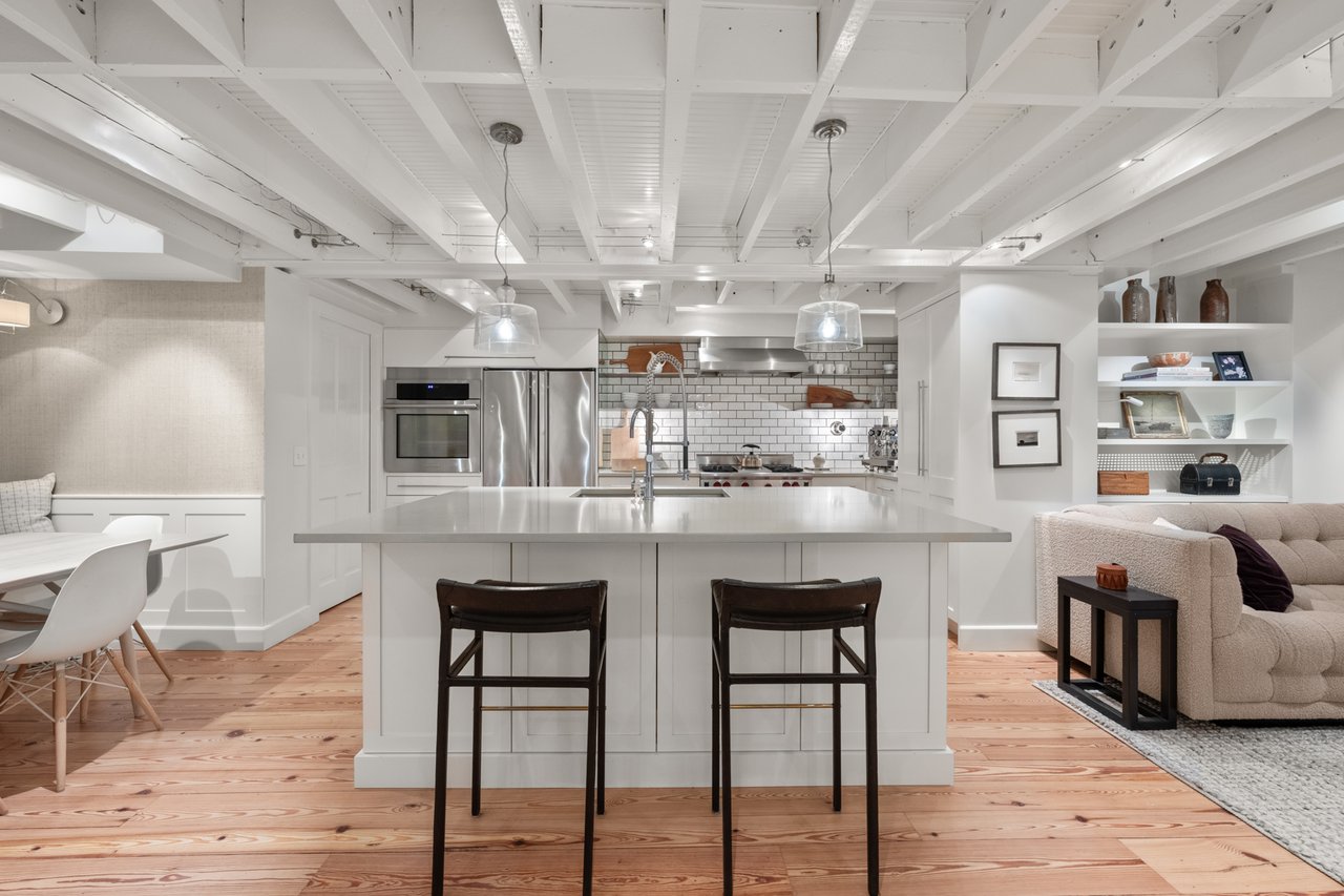 82 Pinckney Street, A