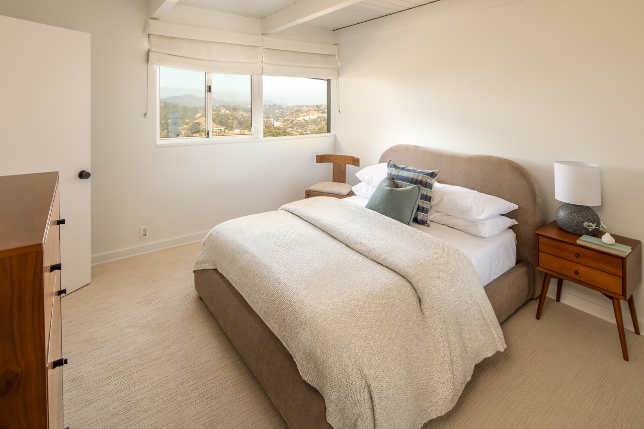 8595 Skyline Dr, Sunset Strip