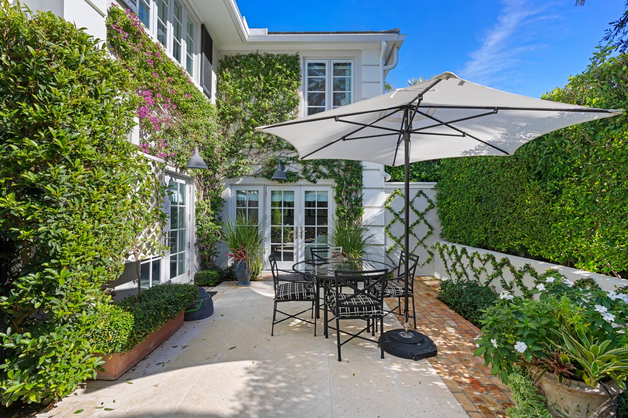 Entertainer’s Paradise in Prestigious Estate Section Enclave