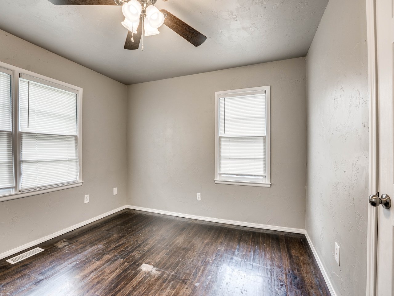 1313 Laverne