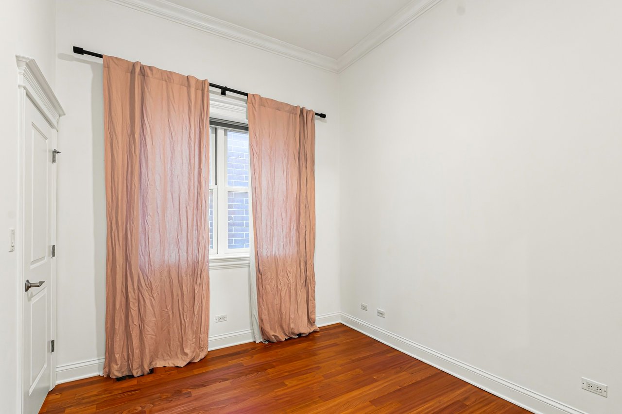 831 W George St #3