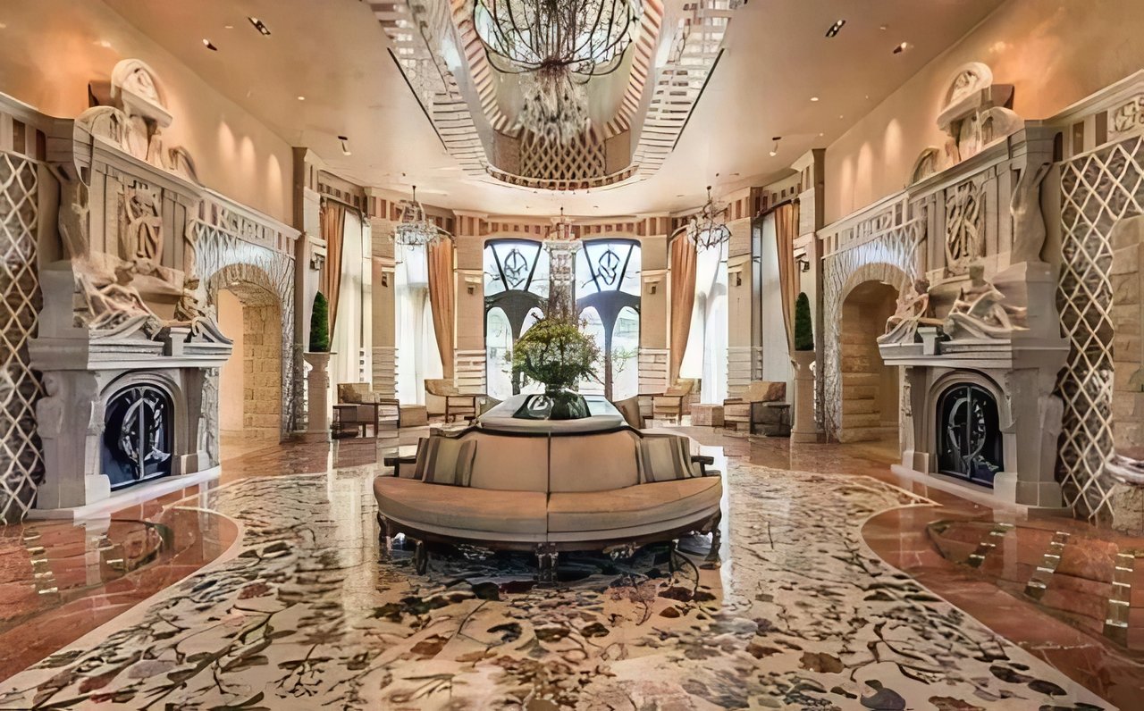 One Queensridge Place: Luxury Living in Las Vegas