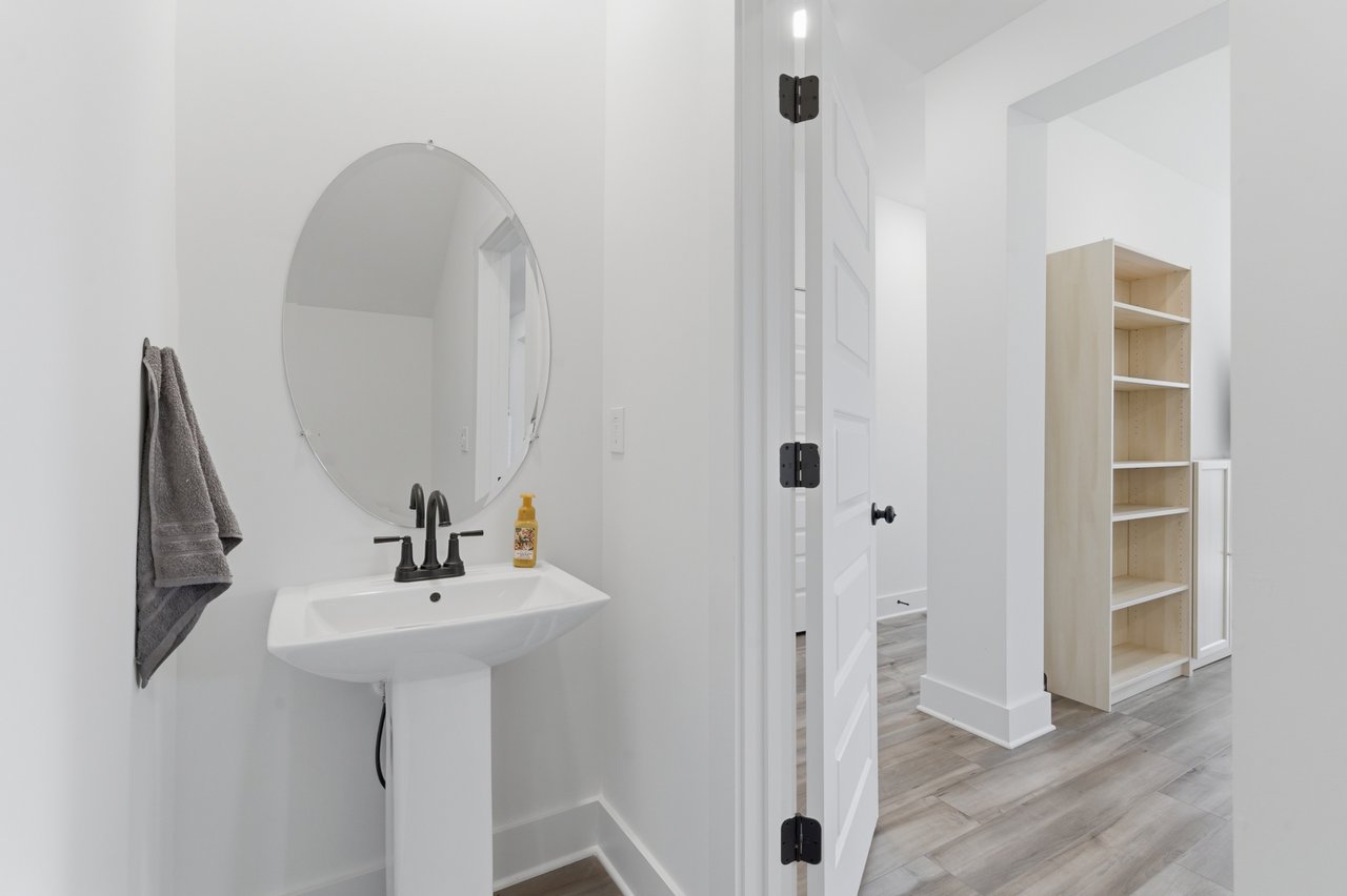 Immaculate 5BR Home with Outdoor Fireplace & Community Pool