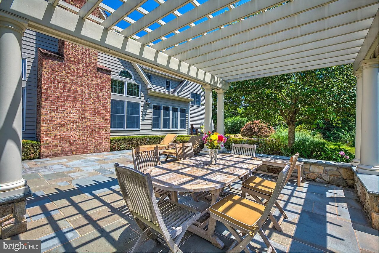 6 Rustic Dr