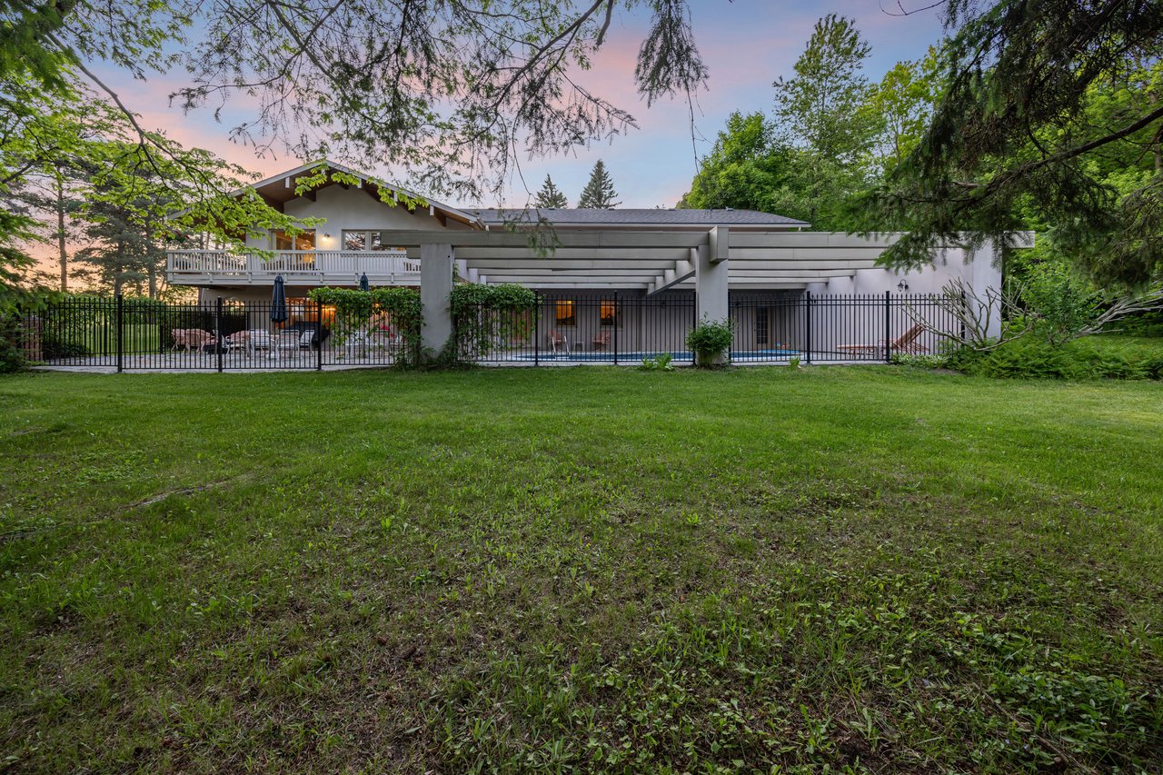 2360 8 Side Road, Burlington