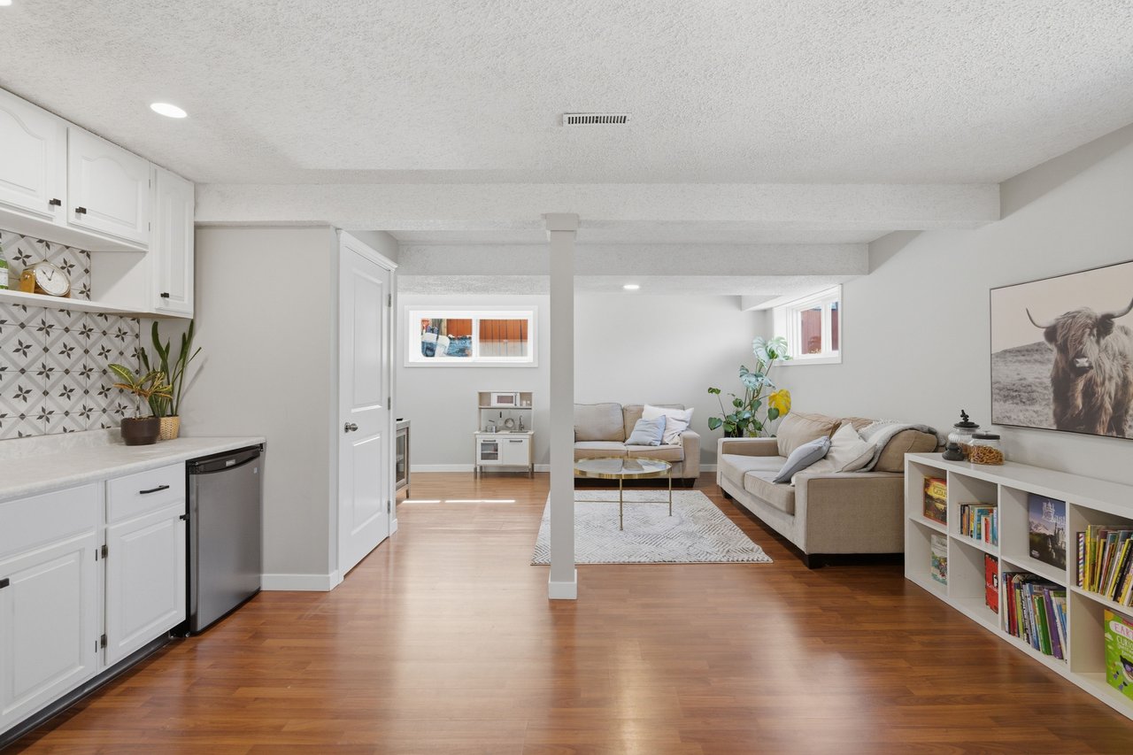 559 Deerpath Court SE