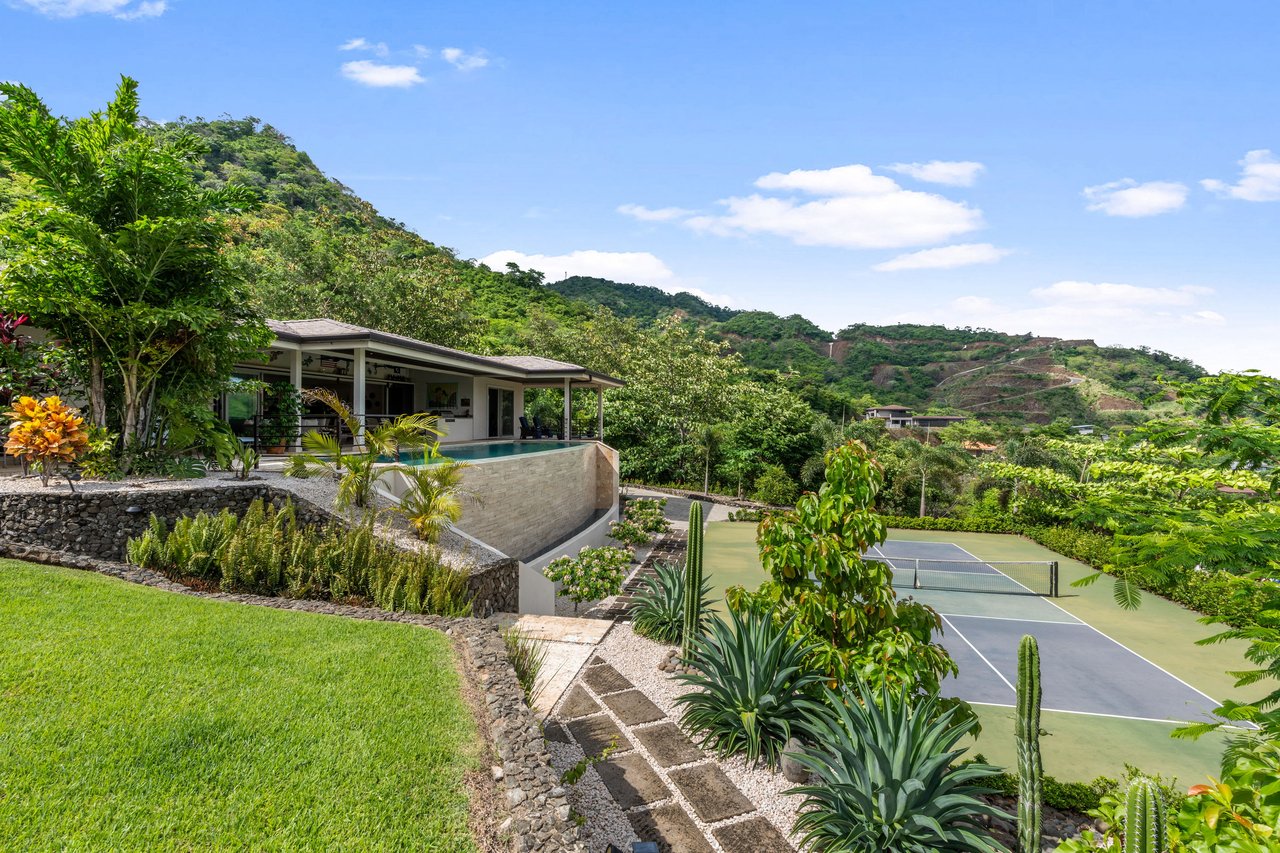 Casa Pickle on the Hill | Spacious Private Estate with Pickleball Court, Mature Gardens & Independent Guest Apartment