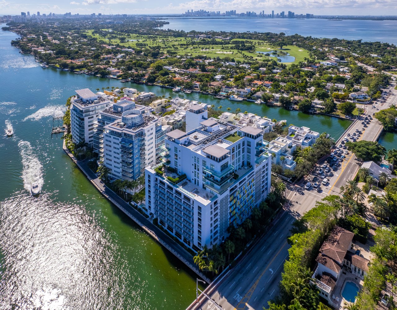 Aqua Gorlin Residence 703