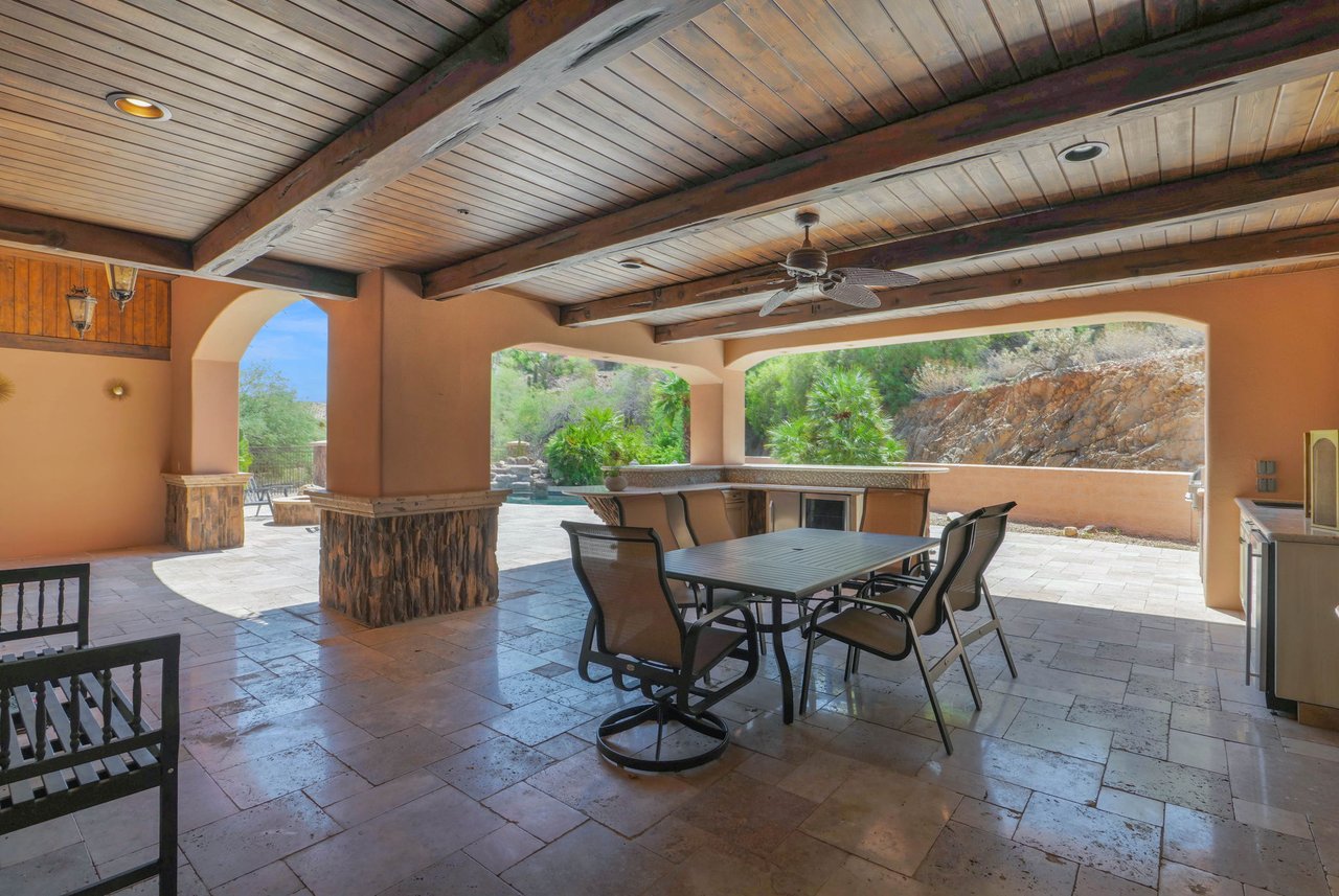 4141 E LAKESIDE Lane