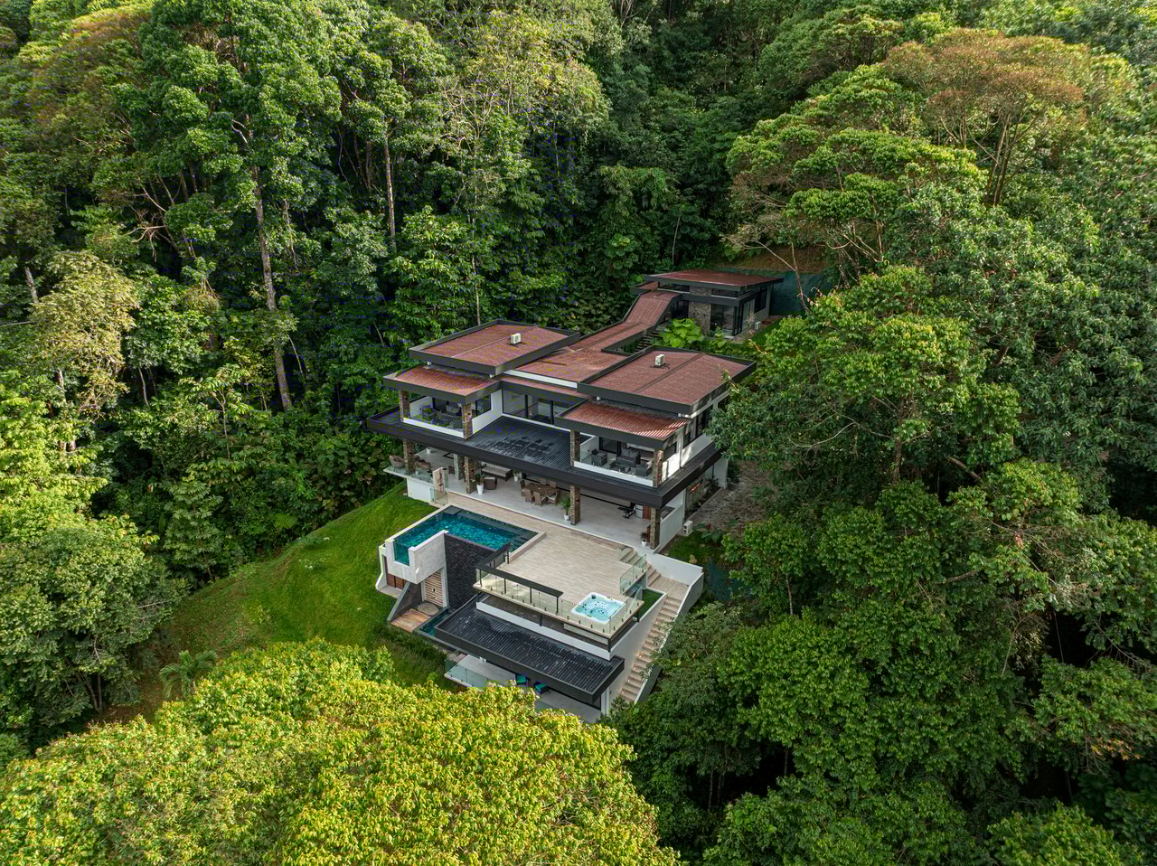 Casa Koules – Architectural 5-Bedroom Oceanview Estate in Prestigious Costa Verde Estates