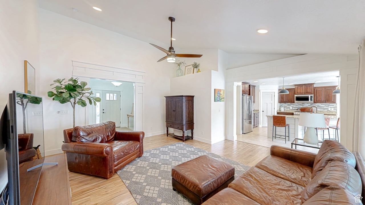 918 S River Ridge Ln