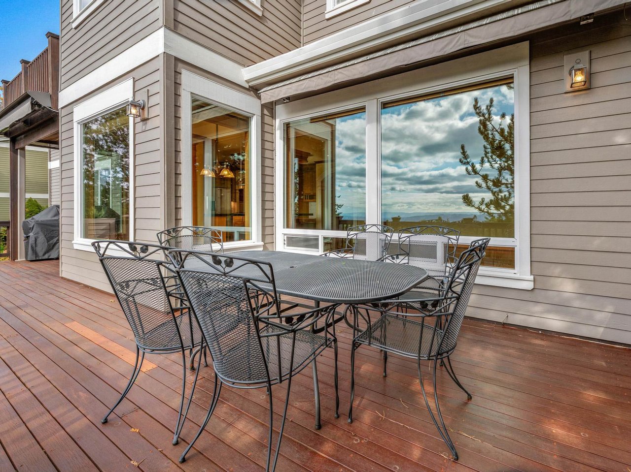 1815 NW ROSEFINCH LN