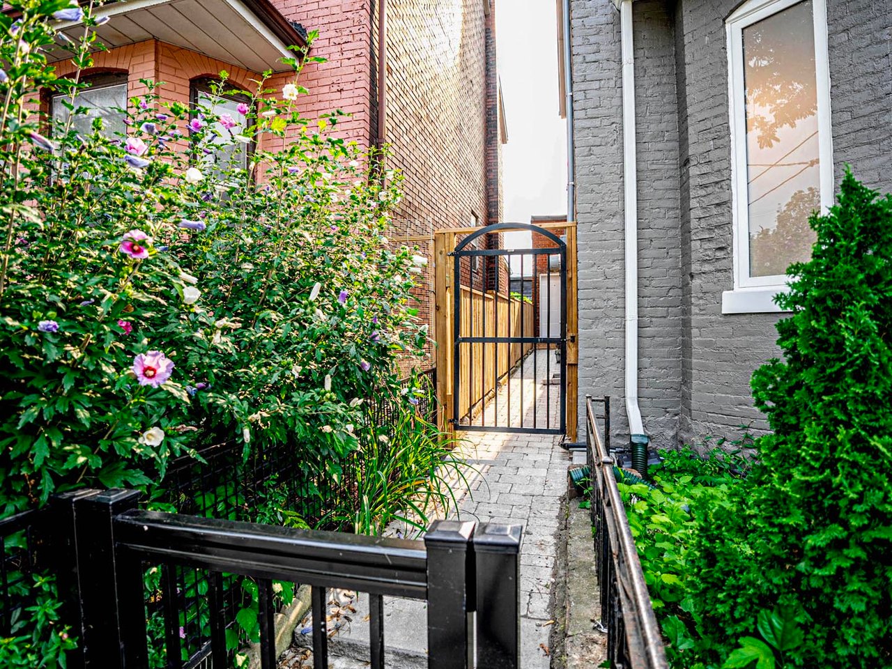 290 Bathurst St