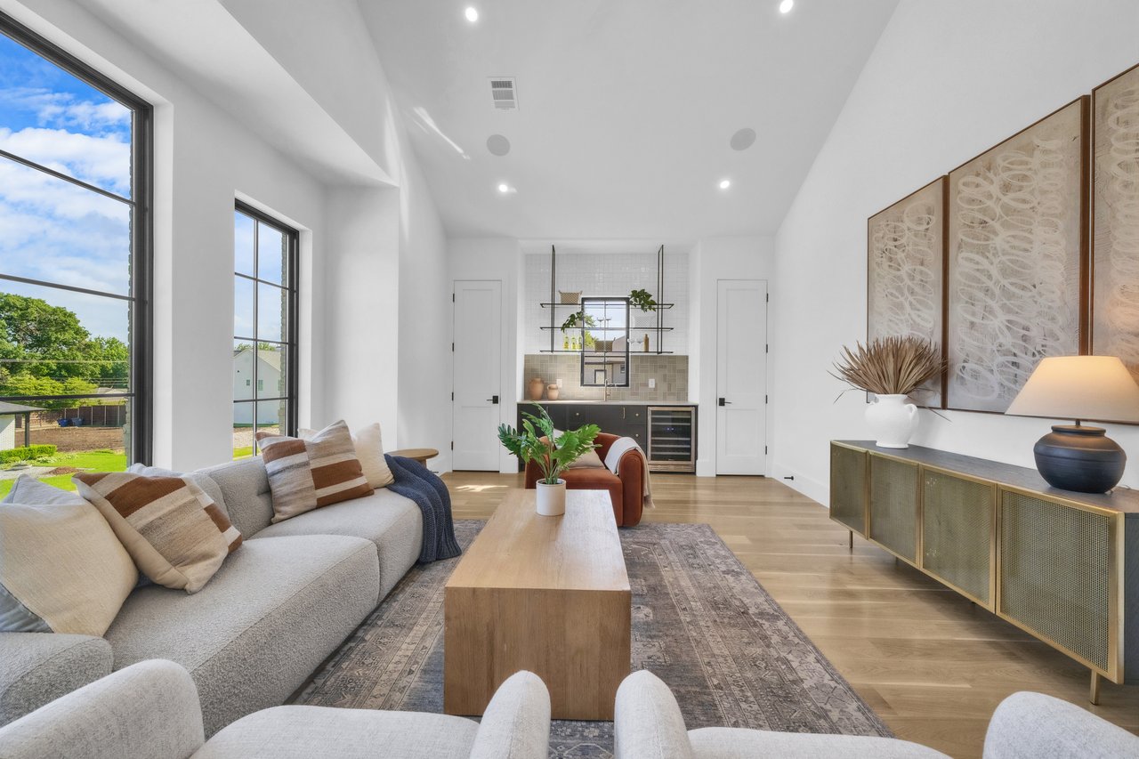 6835 Dalhart