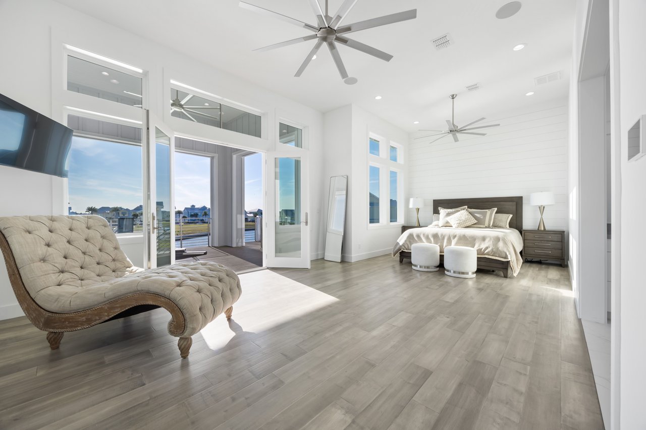 White Label - 305 Estes Drive