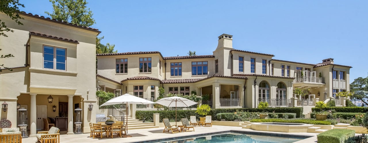 Buy luxury homes or luxury estate in the Hamptons NY by working with Coldwell Banker Luxury Real Estate Agent. Contact Eric Radecki luxury real estate agent affiliated with Coldwell Banker Realty. Call 475-245-4205