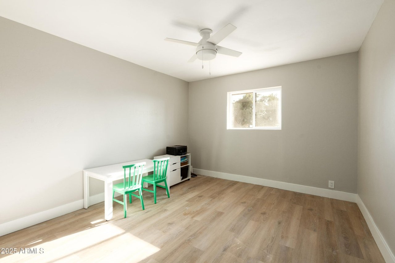 547 W Orangewood Ave