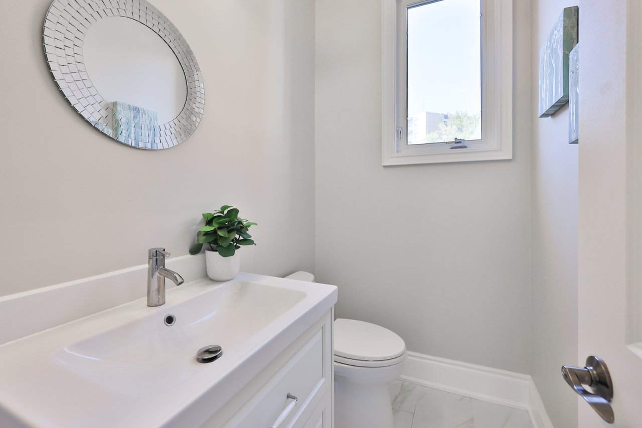 8-120 Bronte Road, Oakville 