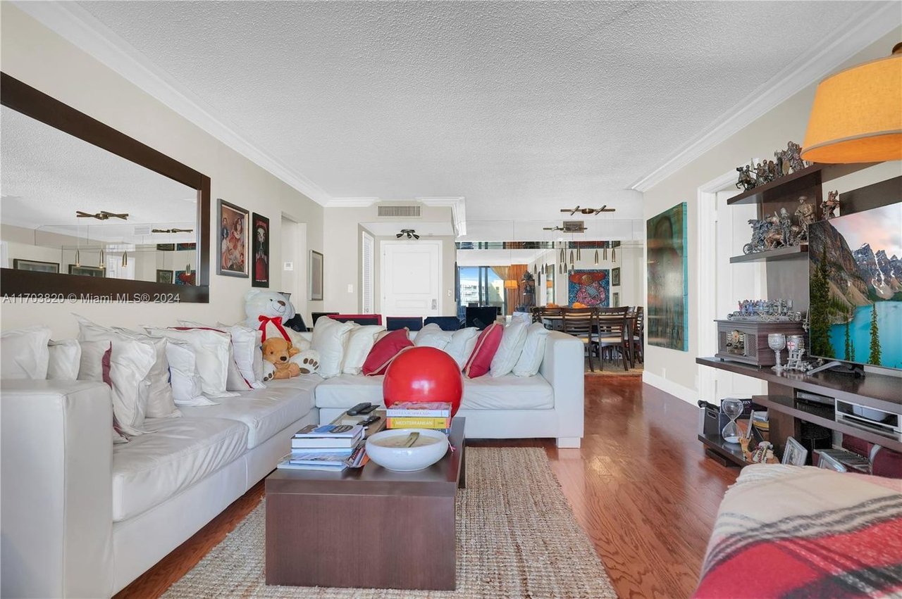 1121 Crandon Blvd, #E803