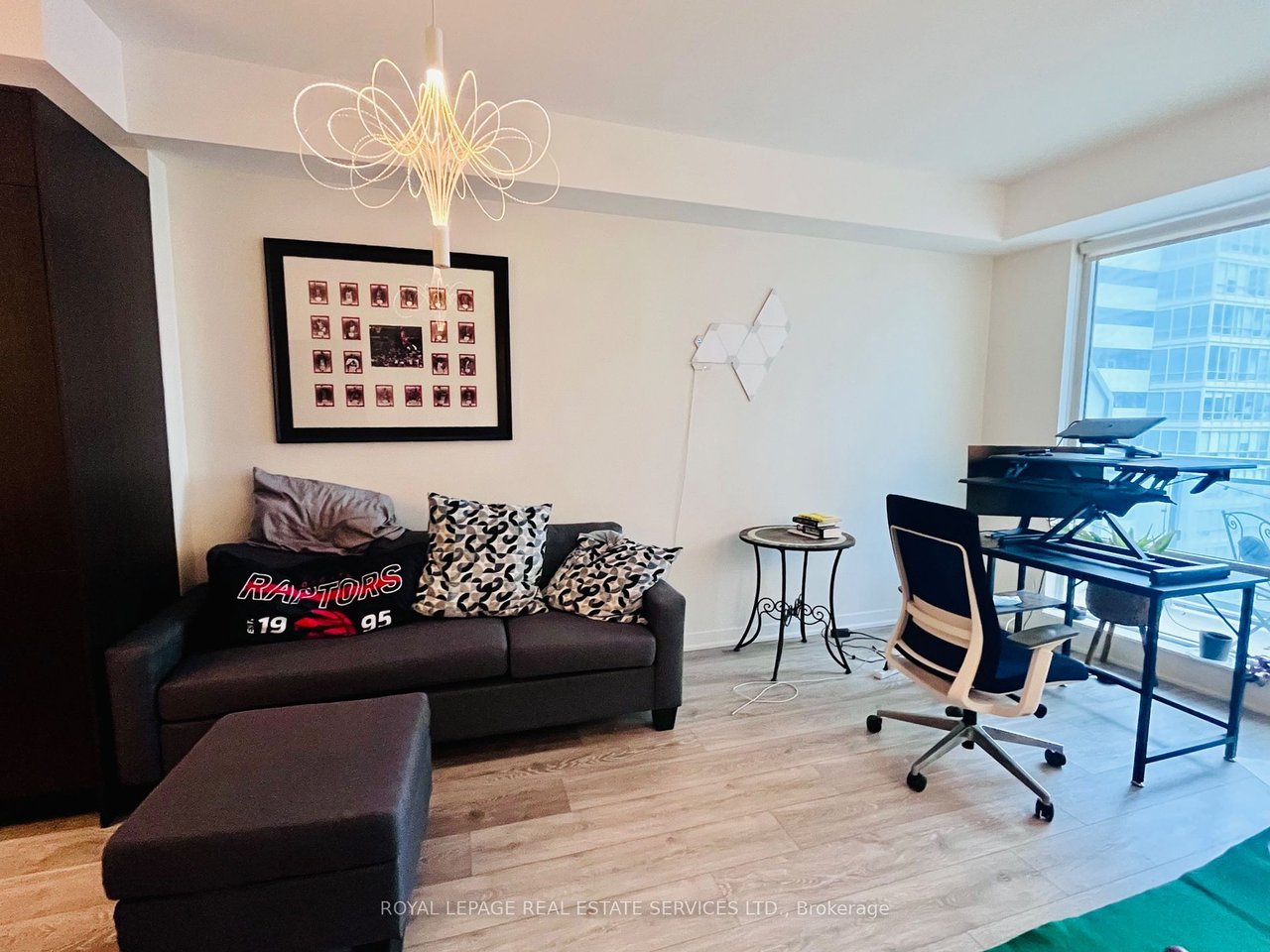 21 Widmer St 1610