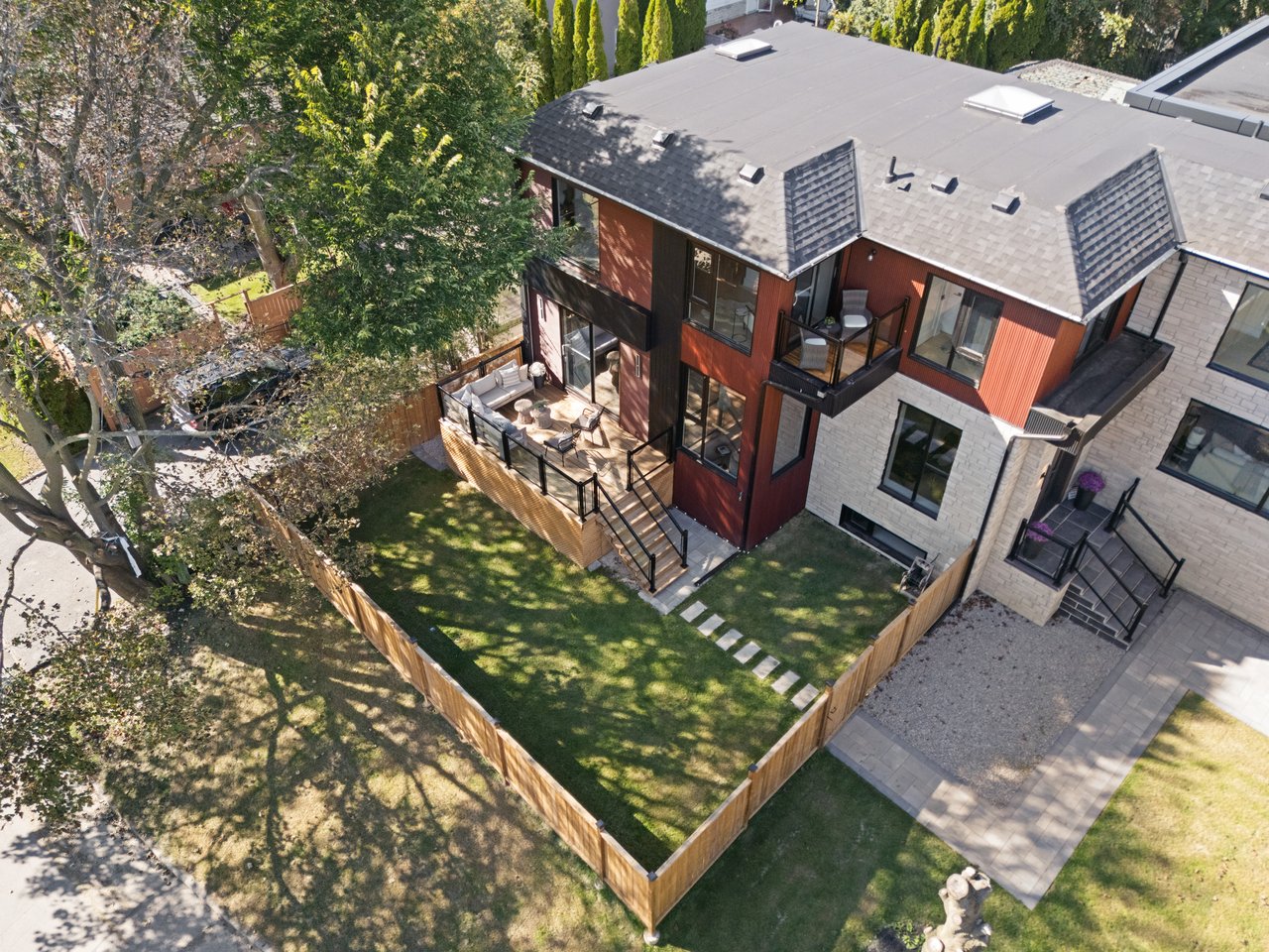 44 Sunnypoint Crescent