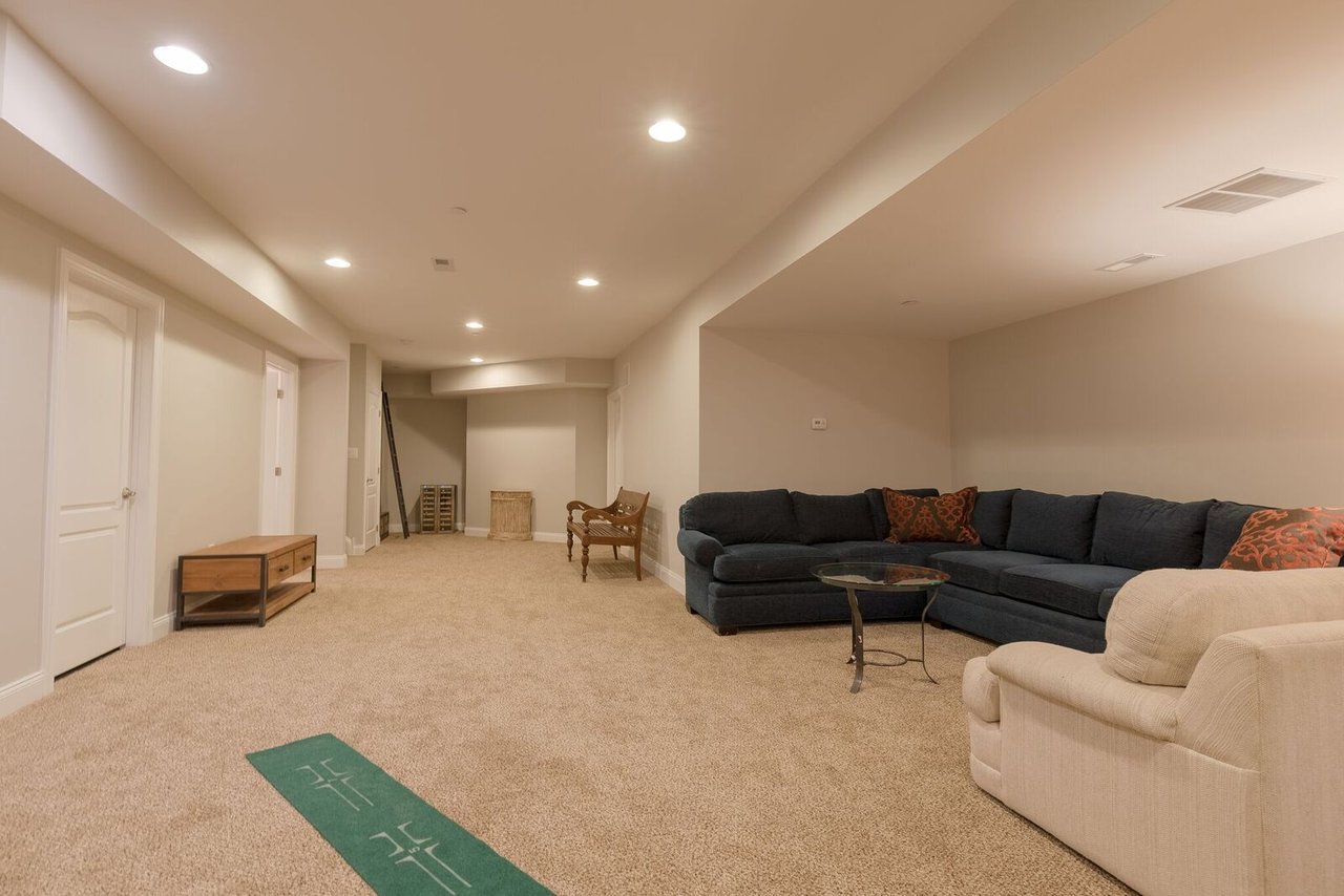 21 Woodstone Cir
