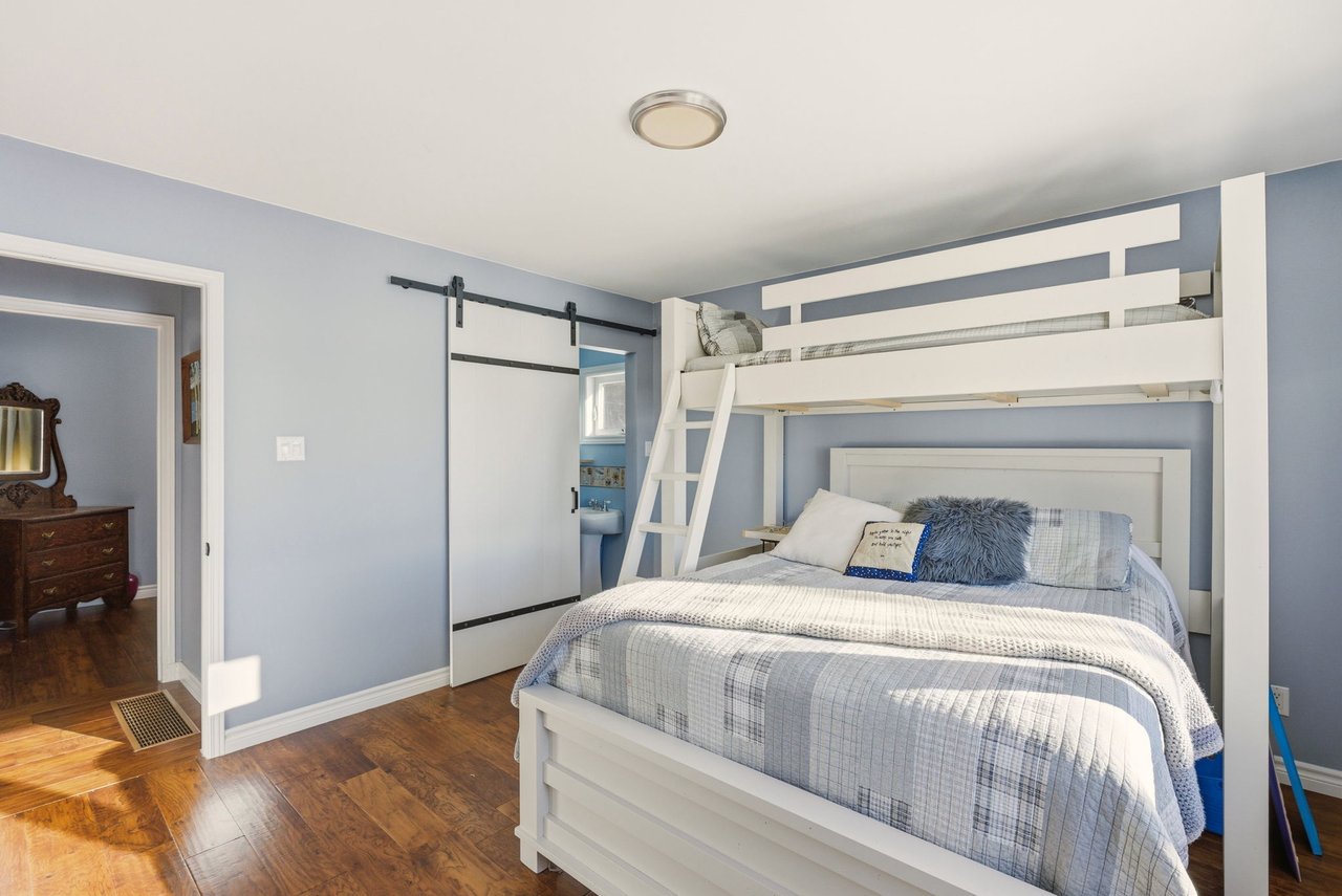 126 CHAPMAN Drive SE