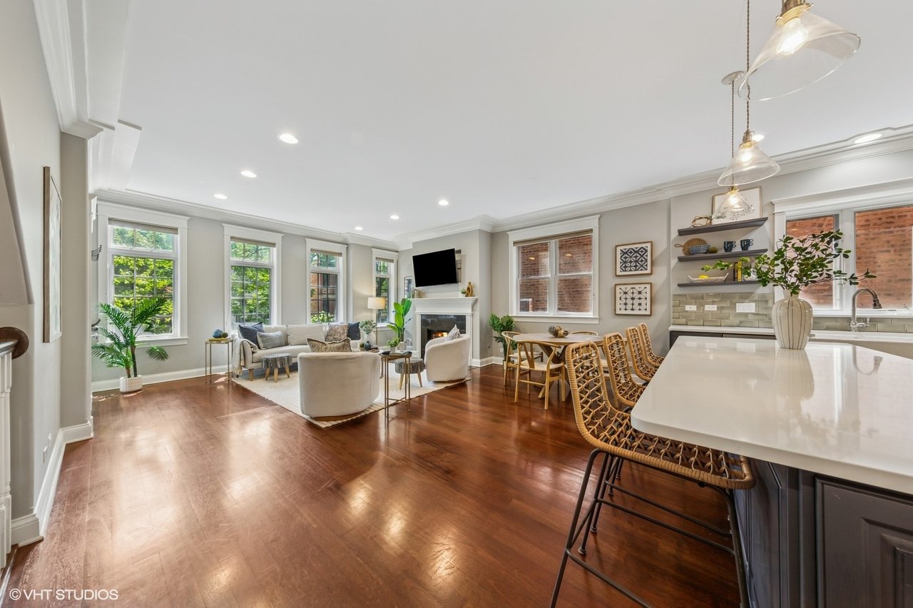 1244 W Cornelia Unit 1 
