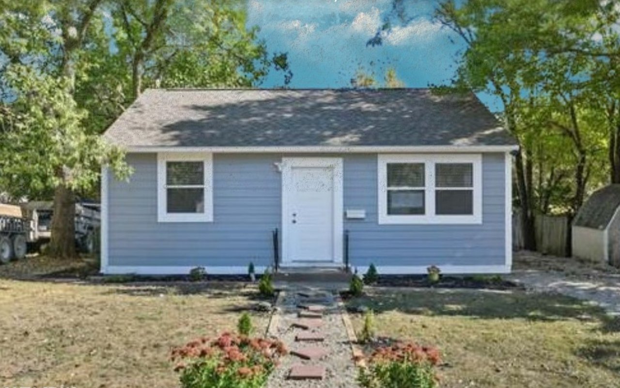 Value-Driven Sale: Eagledale Property Close to Downtown Indianapolis