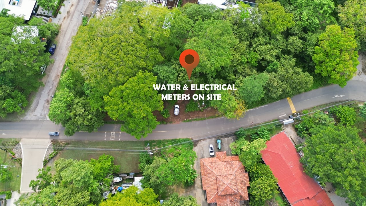 1,000 M2 Coastal Lot with Permits – Playa Grande 