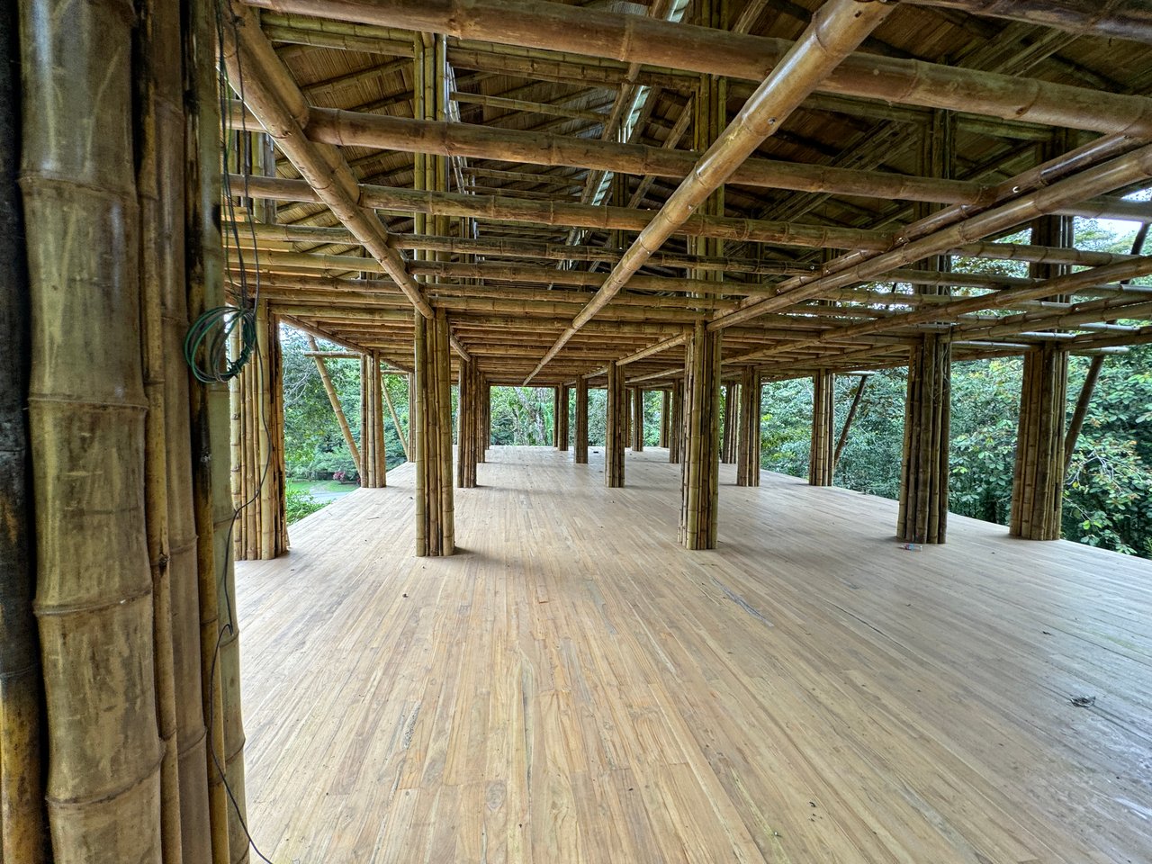 0.69 ACRES – Bamboo And Wooden Commercial Building On The Paved Coastal Highway Between Uvita And Ojochal!!!