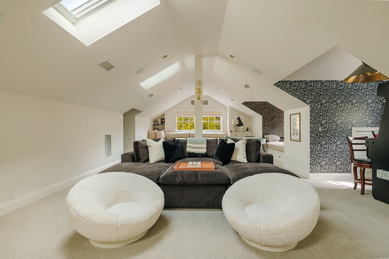 2435 Mandeville Canyon Rd 