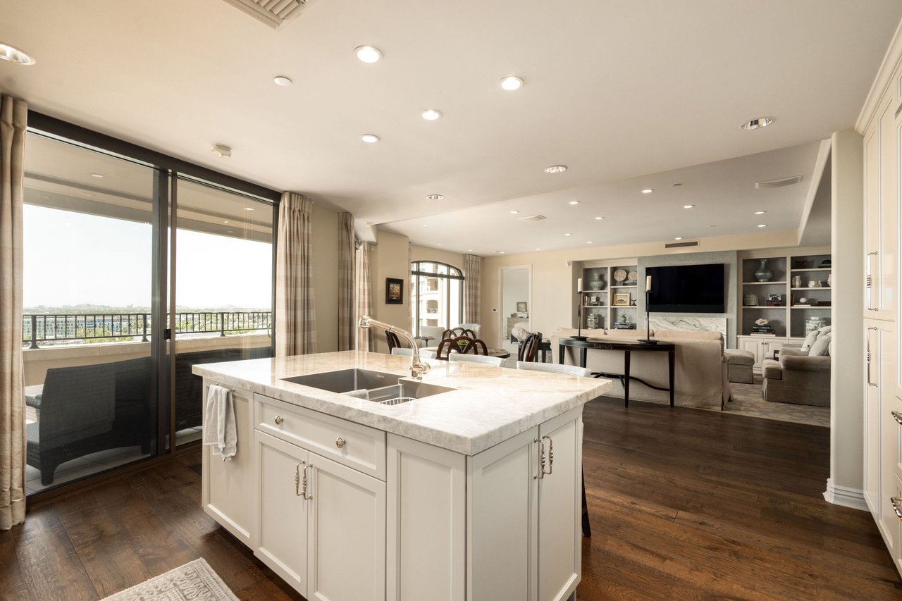 7181 E Camelback Road, 1105