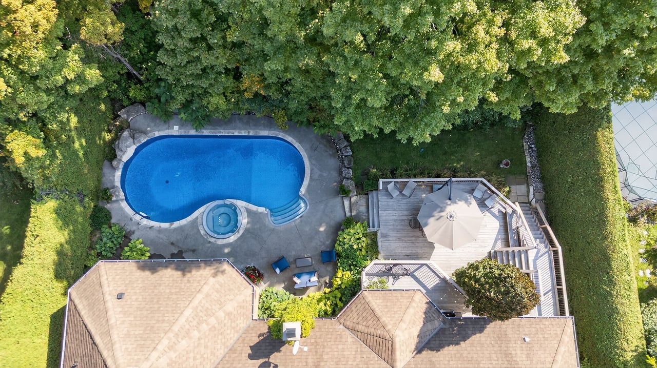 6 Falling Leaf Crt, Aurora