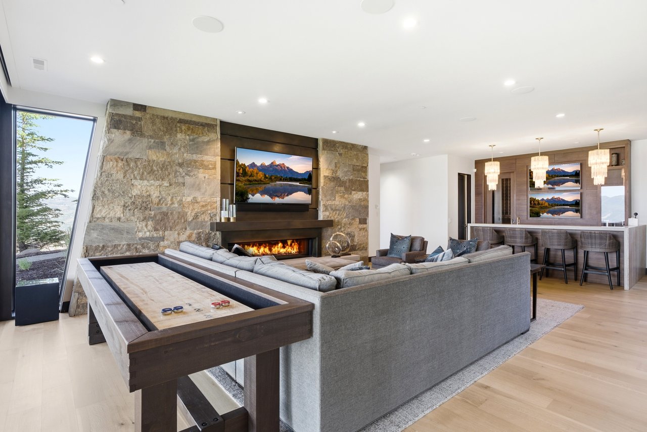 Top-of-Promontory Architectural Estate — Furnished & Turnkey - Front-Row Mountain Views