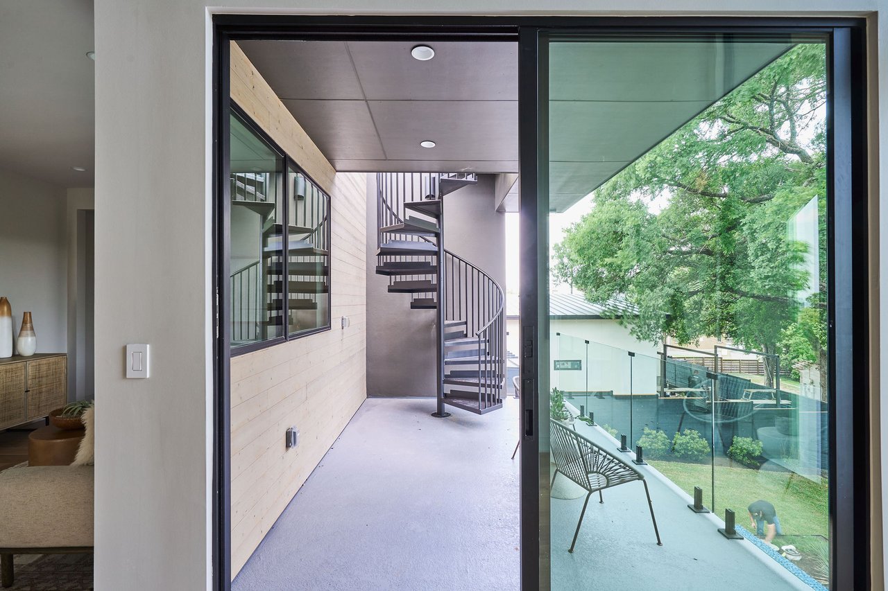 1602 Taylor Gaines ST