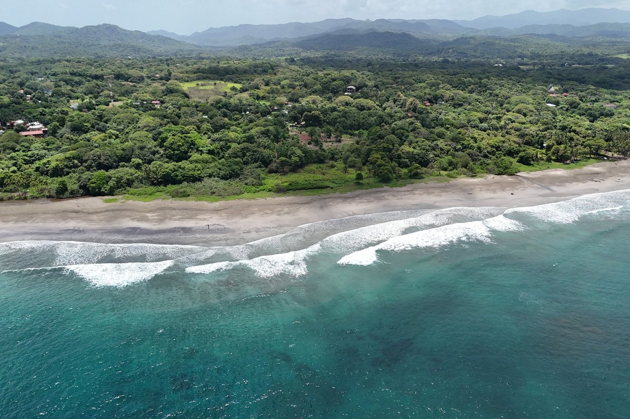 One of a kind Beach Front Parcel in Junquillal Junquillal,