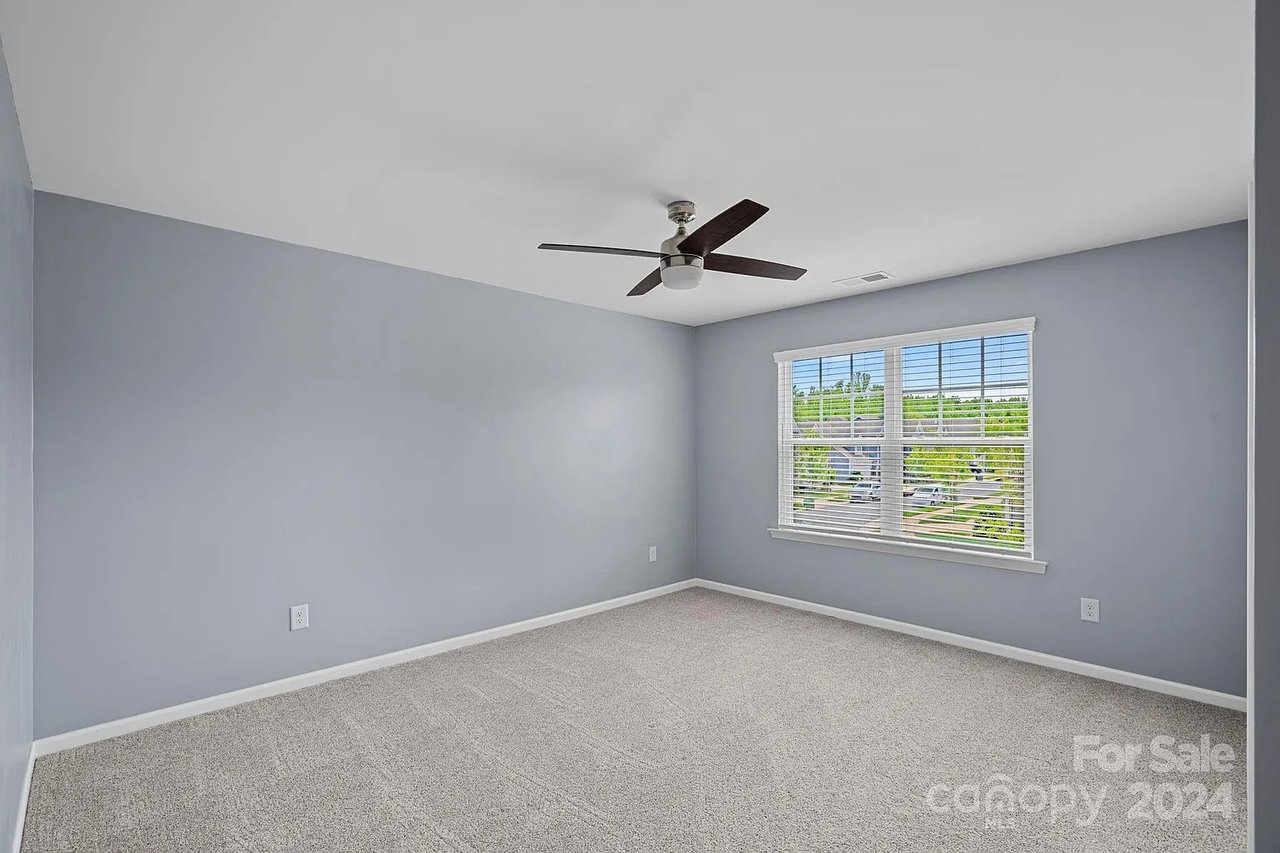 916 Pecan Tree Ln